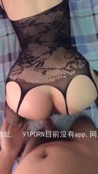 19岁女友换上情趣装后入做爱