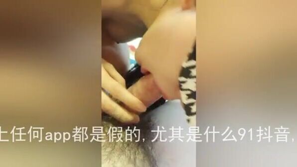 粉衣女神来我家，完美身材忍不住射