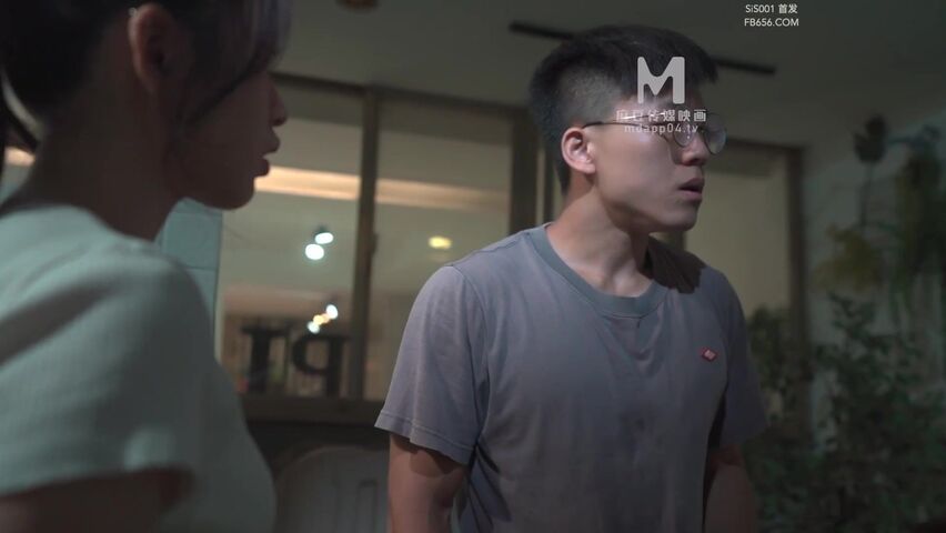 麻豆传媒 MD0255 月光下的中秋乱伦 中秋烧烤变居家乱伦 哥几个爆操亲妈和亲妹