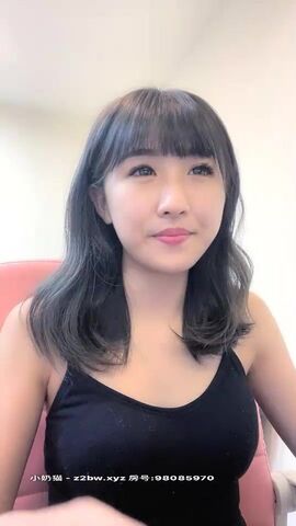 仙女下凡TW颜值不错苗条台湾美女全裸诱惑，脱光光床上摆弄姿势自摸揉奶