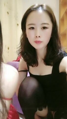 颜值不错美少妇双女自慰 性感黑丝大黑牛震动手指快速抠逼高潮喷水浴室洗澡 很是诱惑喜欢不要错过