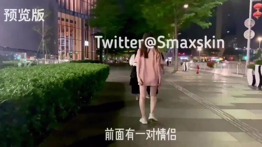 跟着这对恩爱的情侣走了一路好想知道他们会去哪里啪SmaxskinQiancaoComFMiu01露出情侣人前