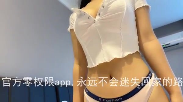 健身房的少妇，身材极品！身材好的女人都很骚