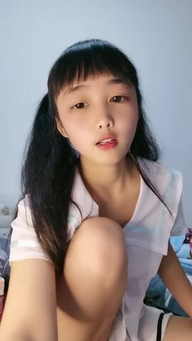 萝莉小妈回归直播，全程露脸大秀直播，身材保养的很好，揉奶抠逼还是那个骚劲，浪荡呻吟不止精彩刺激不断